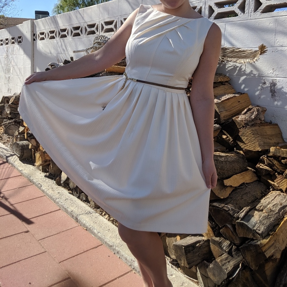 Ellen Tracy cream dress with pockets